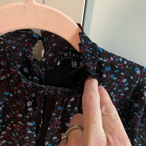 1.State floral blouse size small - Picture 2 of 5